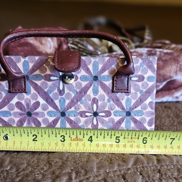 Laila Rowe Crushed Velvet hobo bag with glass case - Picture 6 of 16